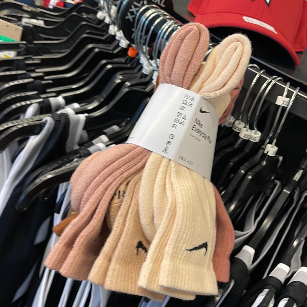 NIKE 
Training Crew Socks SizeL(6 Pairs)
Nike Everyday Cushioned

NWT - Picture 13 of 16
